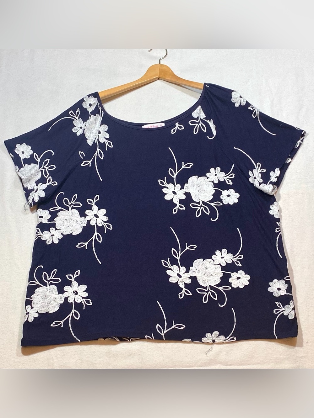 Ana & Rose PLUS 2X Blouse Top Floral White Embroidery on Navy Light Weight
